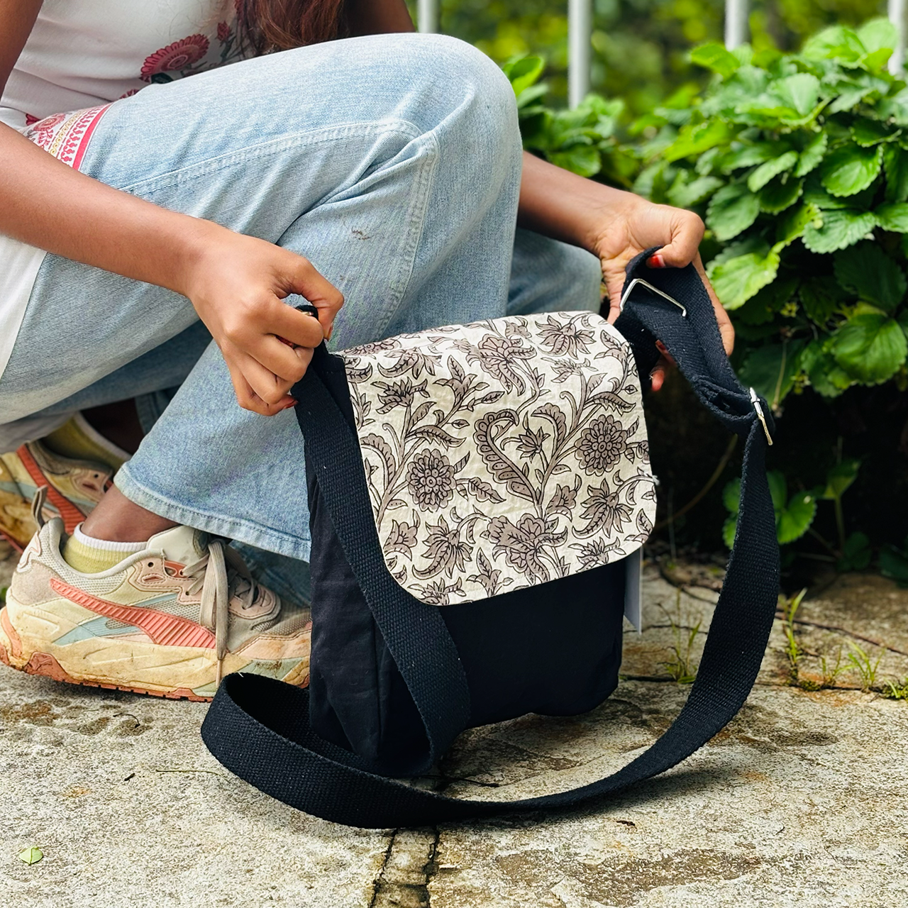 Cross body sling bag - Vertical