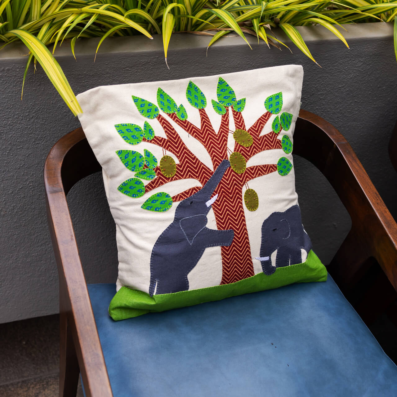 Cushion cover - Harmony in the wild